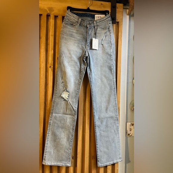 Denim - LNDN
Light Wash Jeans, NWT, 27